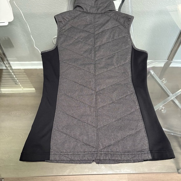 Columbia Gray and Black Women's Vest - Picture 2 of 7